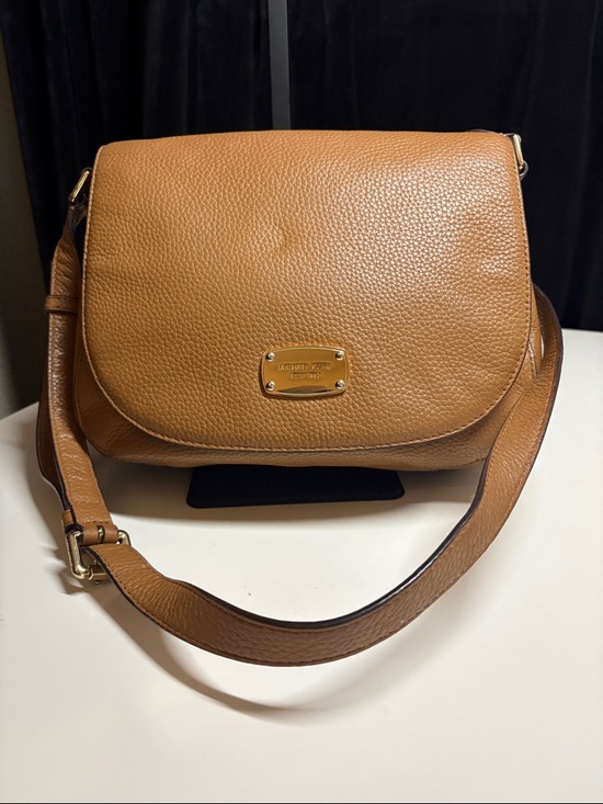 Michael Kors Handbags - Michael Kors Tan Pebbled Leather Crossbody Bag